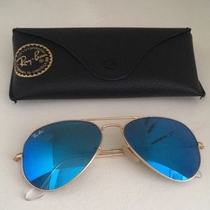 Blue Mirrored ray ban aviators